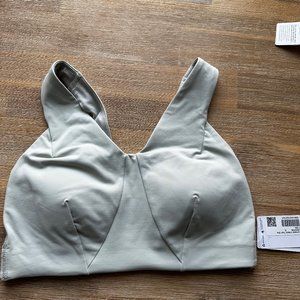 NWT Lululemon Luxtreme V-Neck Train Bra Medium Support